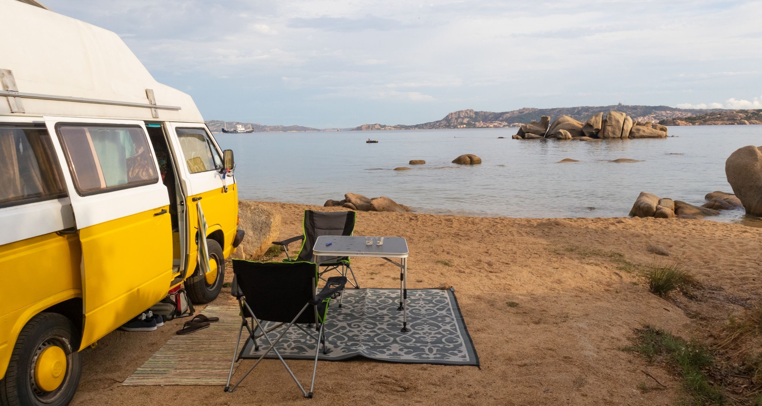 Foto: Equipamiento y accesorios para furgonetas camper y de camping.