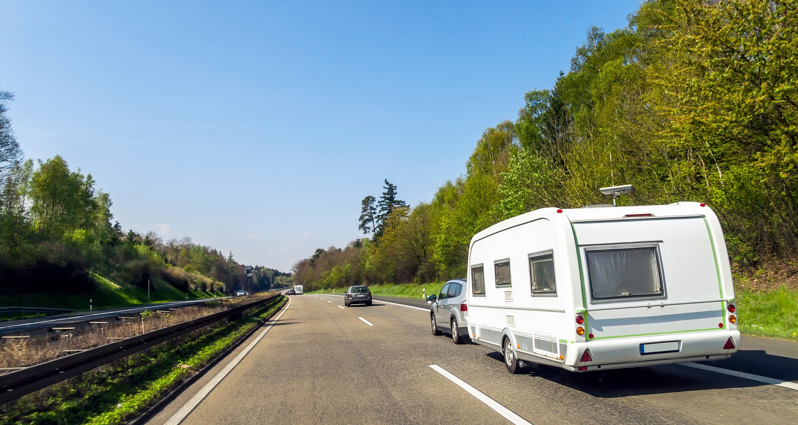 A qu velocidad circular con una autocaravana o caravana