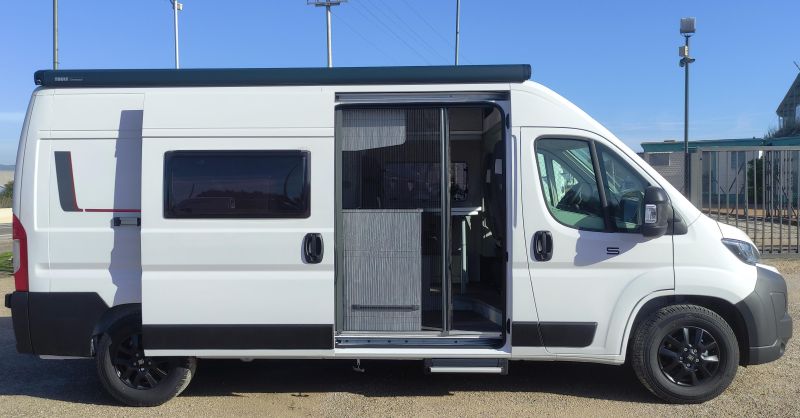 En venta Roller Team ¡NUEVA 2025! Camper Roller Team Livingstone 5 ENTREGA INMEDIATA Blanco 2025 Tarragona foto 10