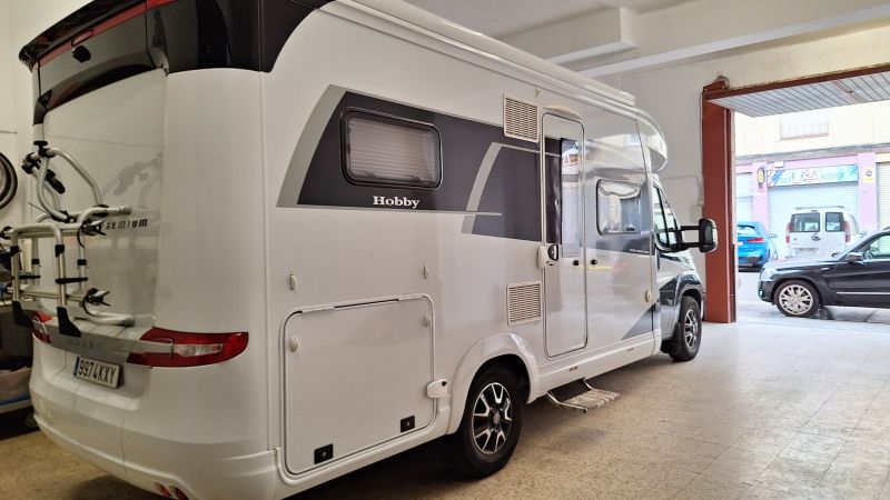 En venta Hobby OPTIMA PREMIUM T65 HFL Blanco 2019 Lleida foto 8