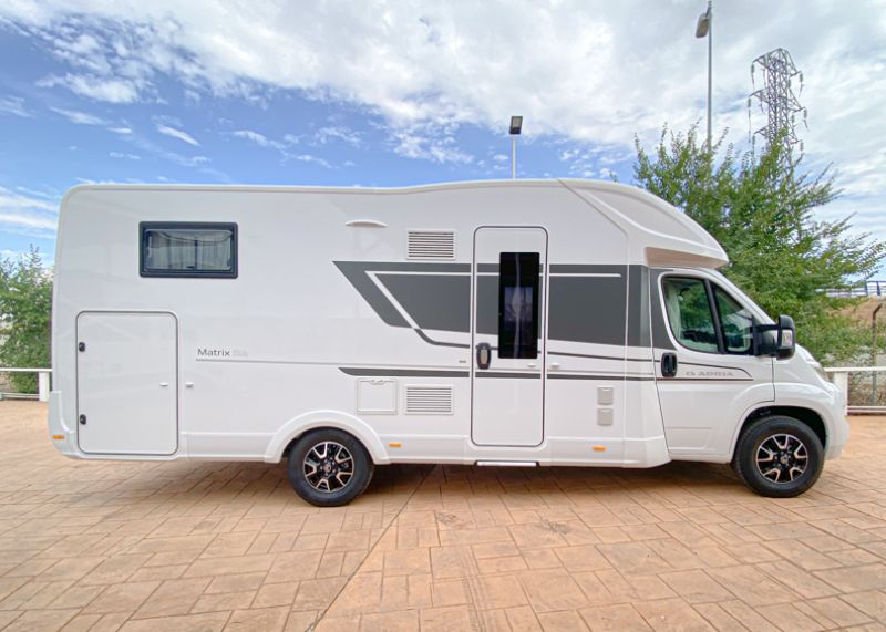 En venta Adria Matrix Axess 670 SL Blanco 2023 Madrid foto 2