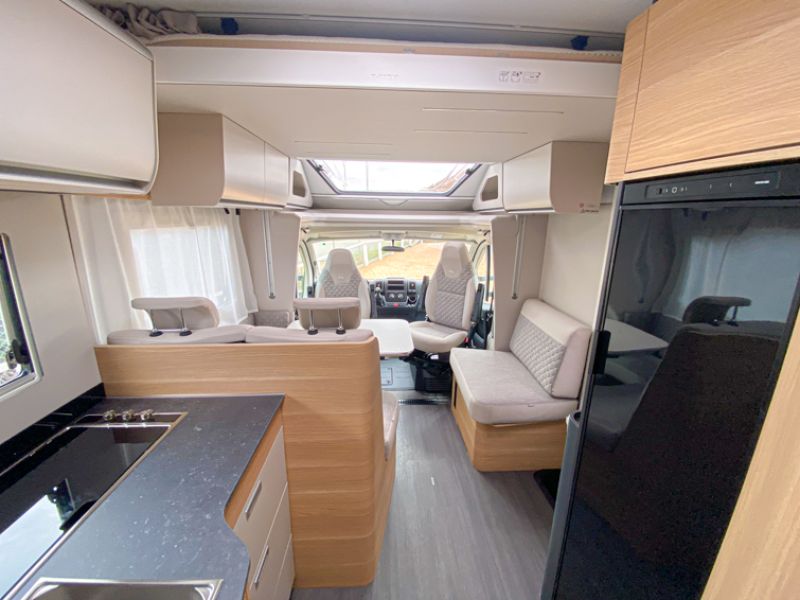 En venta Adria Matrix Axess 670 SL Blanco 2023 Madrid foto 8