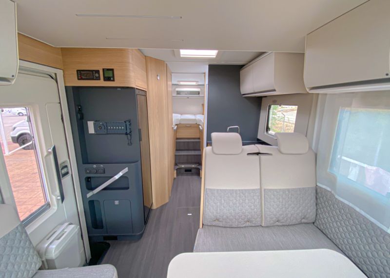 En venta Adria Matrix Axess 670 SL Blanco 2023 Madrid foto 9