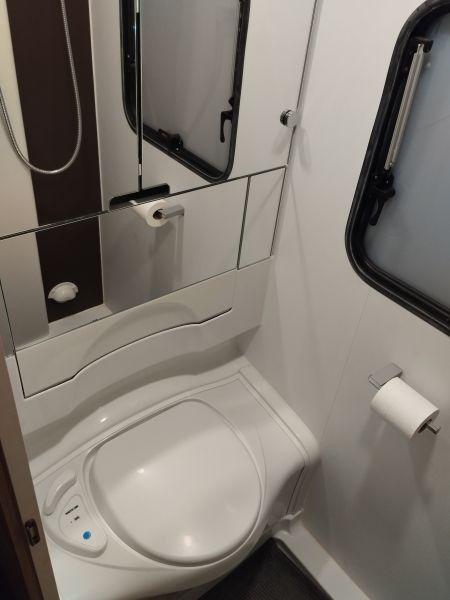 En venta Adria Altea 542 PK Blanco 2018 Barcelona foto 6