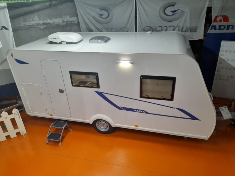 En venta Caravelair CARAVELAIR ALBA 466 2024 FAMILY Blanco 2024 Barcelona foto 3