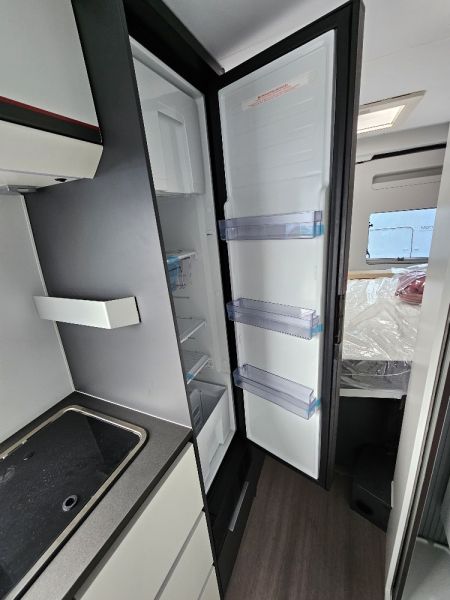 En venta Adria TWIN 600 SPB SPORT AUTOMATICO TECHO ELEVABLE Blanco 2024 Guipúzcoa foto 5