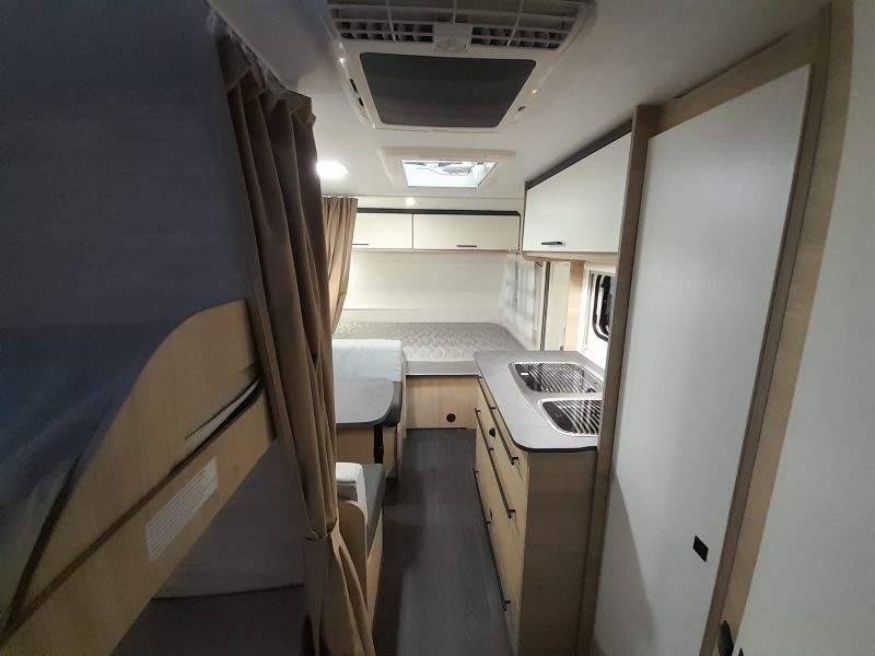 En venta Caravelair CARAVELAIR ALBA 496 FAMILY 2024 Blanco 2024 Barcelona foto 9