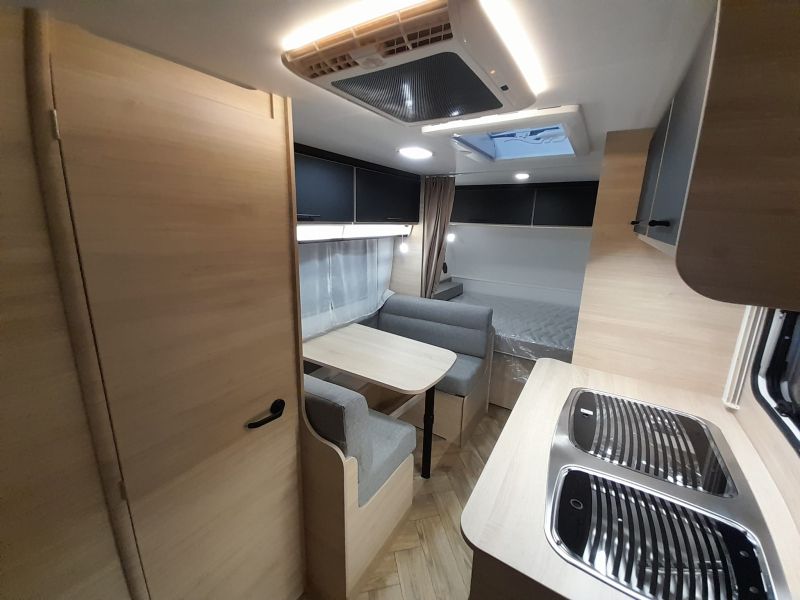 En venta Caravelair CARAVELAIR SPORT LINE 486 FAMILY 2024 Gris 2024 Barcelona foto 8