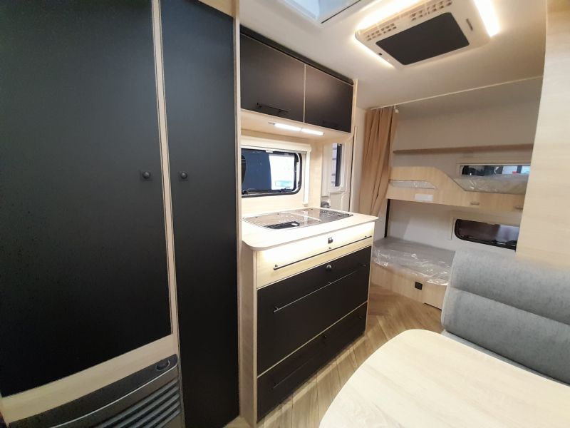 En venta Caravelair CARAVELAIR SPORT LINE 486 FAMILY 2024 Gris 2024 Barcelona foto 14