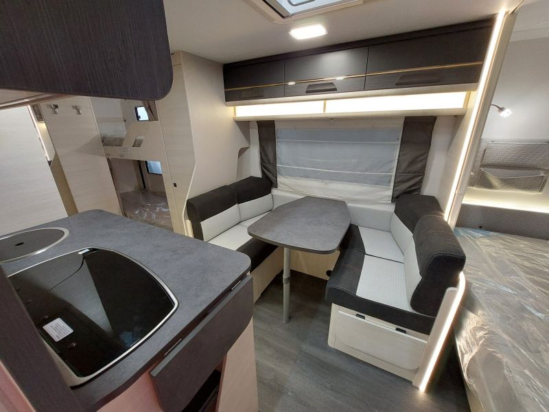 En venta Caravelair CARAVELAIR ARTICA 586 FAMILY VIP Gris 2024 Barcelona foto 5