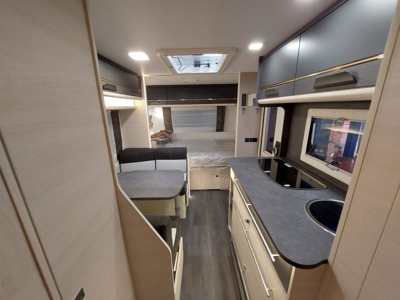 En venta Caravelair CARAVELAIR ARTICA 586 FAMILY VIP Gris 2024 Barcelona foto 10