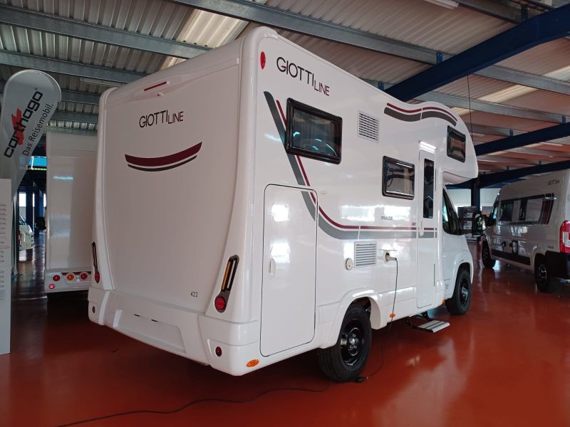 En venta Giotti LineGlobecar GIOTTILINE SIENA 422 PRIVILEGE 140 CV GAMA 2023 Blanco 2023 Barcelona foto 3