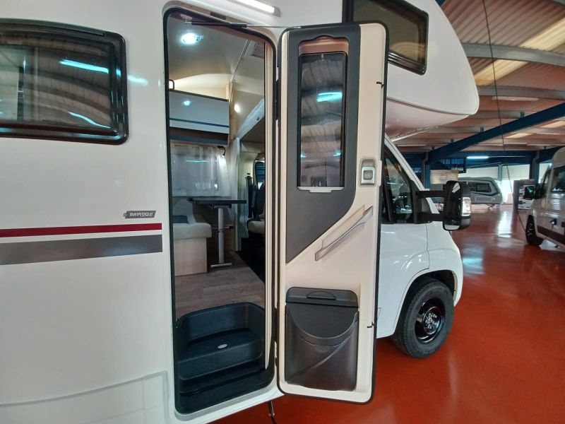 En venta Giotti LineGlobecar GIOTTILINE SIENA 422 PRIVILEGE 140 CV GAMA 2023 Blanco 2023 Barcelona foto 5