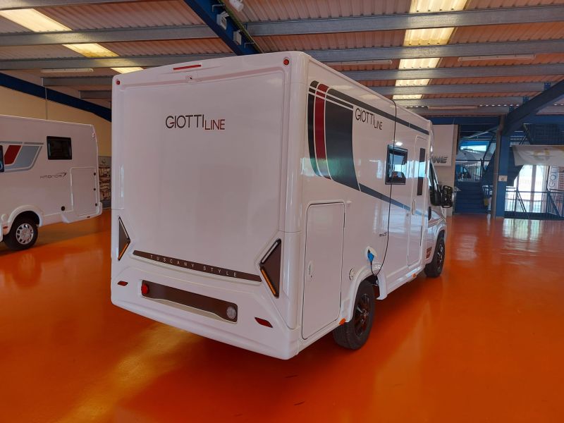 En venta Giotti LineGlobecar GIOTTILINE COMPACT 60 PRIVILEGE 140 CV  Blanco 2024 Barcelona foto 5