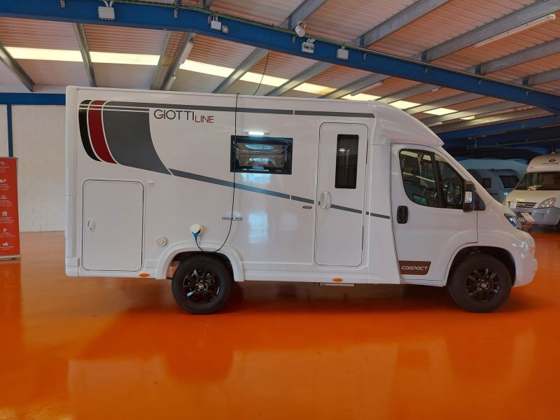 En venta Giotti LineGlobecar GIOTTILINE COMPACT 60 PRIVILEGE 140 CV  Blanco 2024 Barcelona foto 6