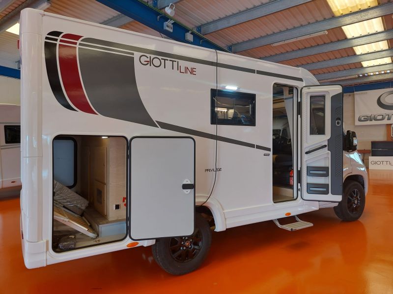 En venta Giotti LineGlobecar GIOTTILINE COMPACT 60 PRIVILEGE 140 CV  Blanco 2024 Barcelona foto 8