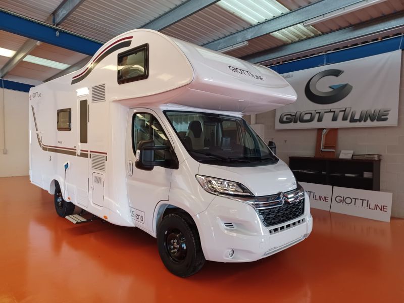 En venta Giotti LineGlobecar GIOTTILINE SIENA 440 PRIVILEGE 140 CV GAMA 2023 Blanco 2023 Barcelona foto 2