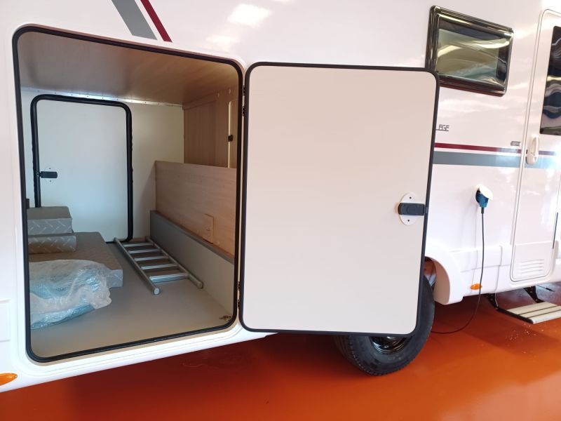 En venta Giotti LineGlobecar GIOTTILINE SIENA 440 PRIVILEGE 140 CV GAMA 2023 Blanco 2023 Barcelona foto 5