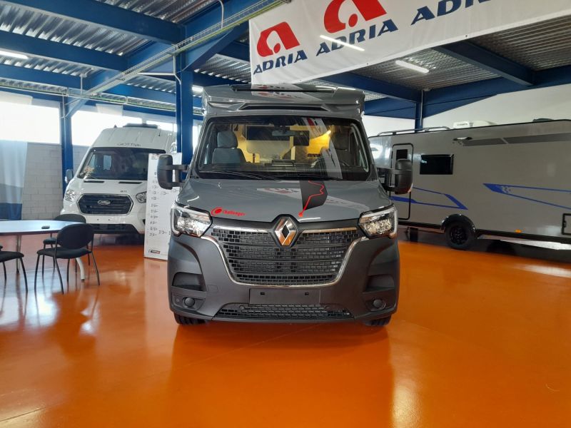 En venta Challenger CHALLENGER RENAULT MASTER S217 ETAPE EDITION 2024 Gris 2024 Barcelona foto 4