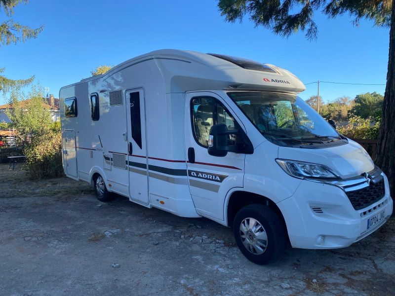 En venta Adria Adria Matrix 670 SP Axess Blanco 2016 Salamanca foto 1