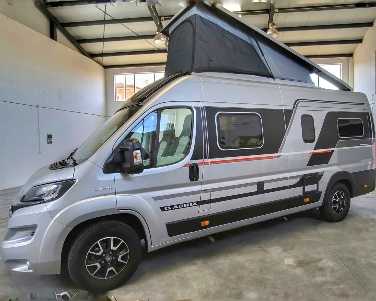 En venta Adria ADRIA TWIN SPORT 640 SGX SUPREME Gris 2021 Salamanca foto 2