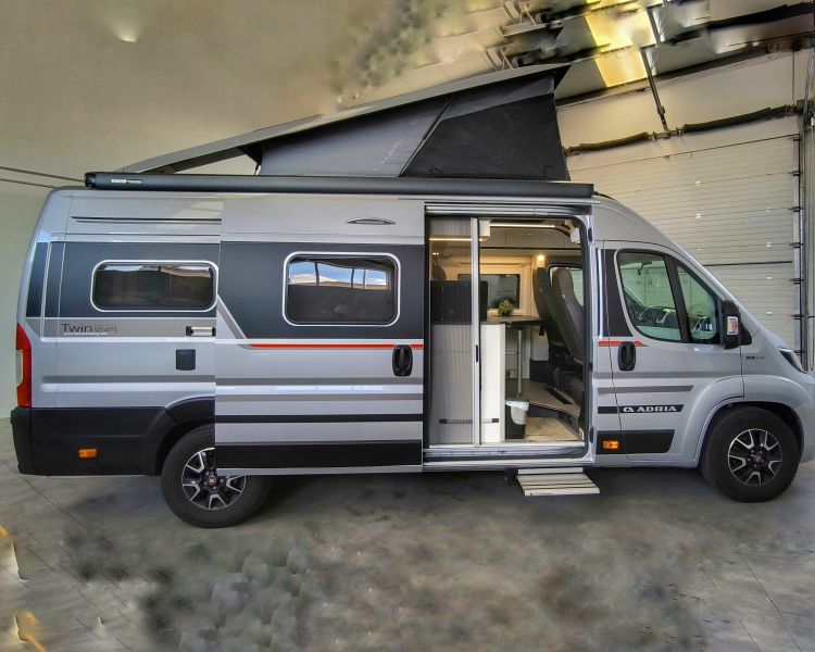 En venta Adria ADRIA TWIN SPORT 640 SGX SUPREME Gris 2021 Salamanca foto 3