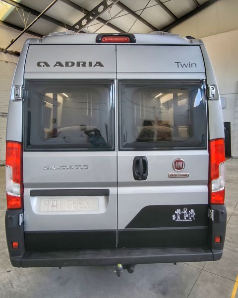 En venta Adria ADRIA TWIN SPORT 640 SGX SUPREME Gris 2021 Salamanca foto 4