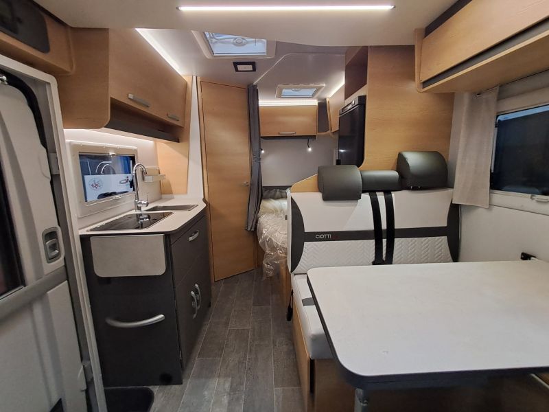 En venta Giotti LineGlobecar Giottiline Siena 330 Privilege 2025 Stellantis Blanco 2025 Barcelona foto 15