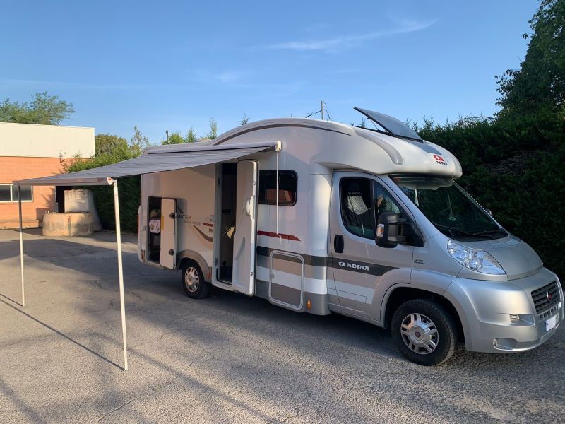 En venta Adria Matrix Axess M650 SK Gris 2014 Málaga foto 4