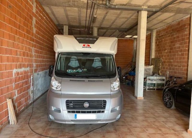 En venta Adria Matrix Axess M650 SK Gris 2014 Málaga foto 5