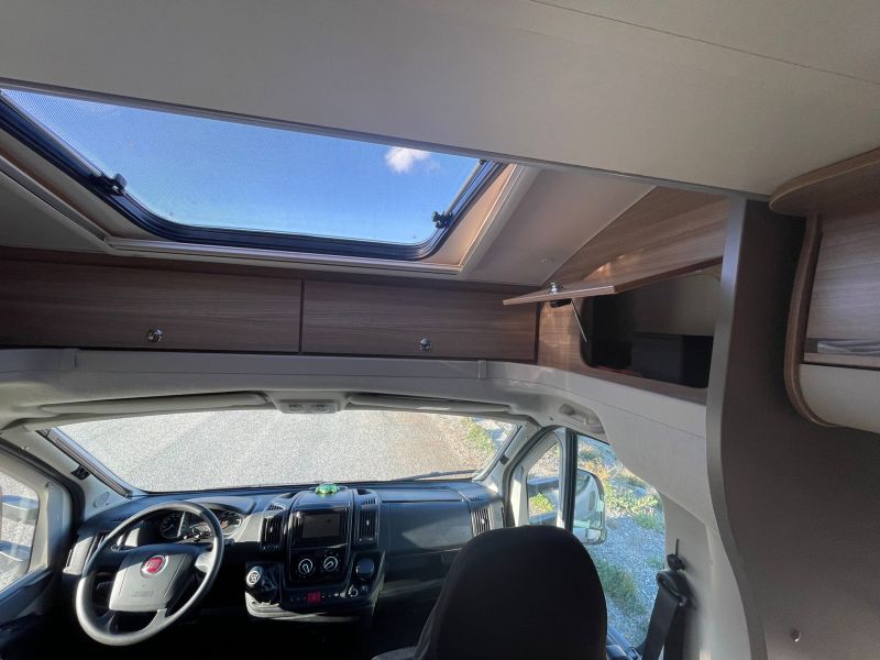 En venta Adria Matrix Axess M650 SK Gris 2014 Málaga foto 9