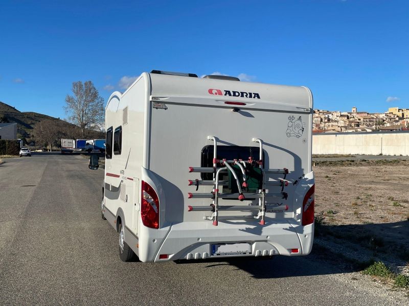 En venta Adria Matrix Axess M650 SK Gris 2014 Málaga foto 3