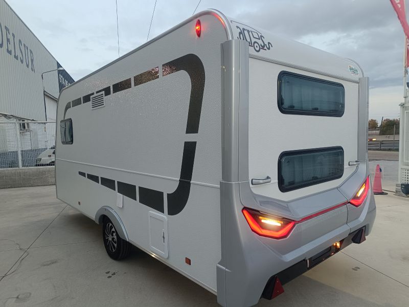 En venta Across Premium 432 CDL  JOVEN Blanco 2025 Toledo foto 2