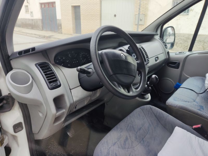 En venta Renault Trafic Amarillo 2004 Navarra foto 9