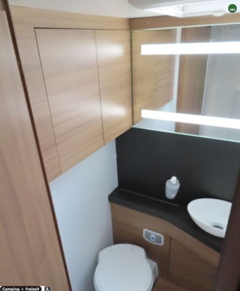 En venta Adria Coral Supreme 670 SC ALDE Blanco 2019 Barcelona foto 13