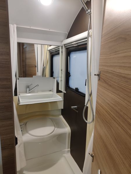 En venta Adria 402 PH Blanco 2021 Alicante foto 6