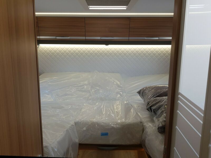 En venta Adria MATRIX AXESS ALL IN 670 SL Blanco 2021 Barcelona foto 9